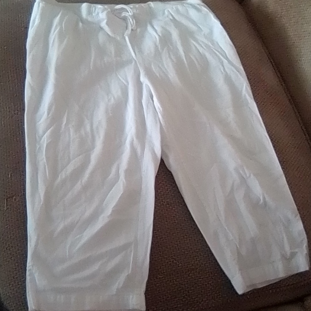 CD Petites White Pull-on Capris Size PM